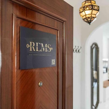 Spacious & Authentic Apartment By Rems Малага Екстериор снимка