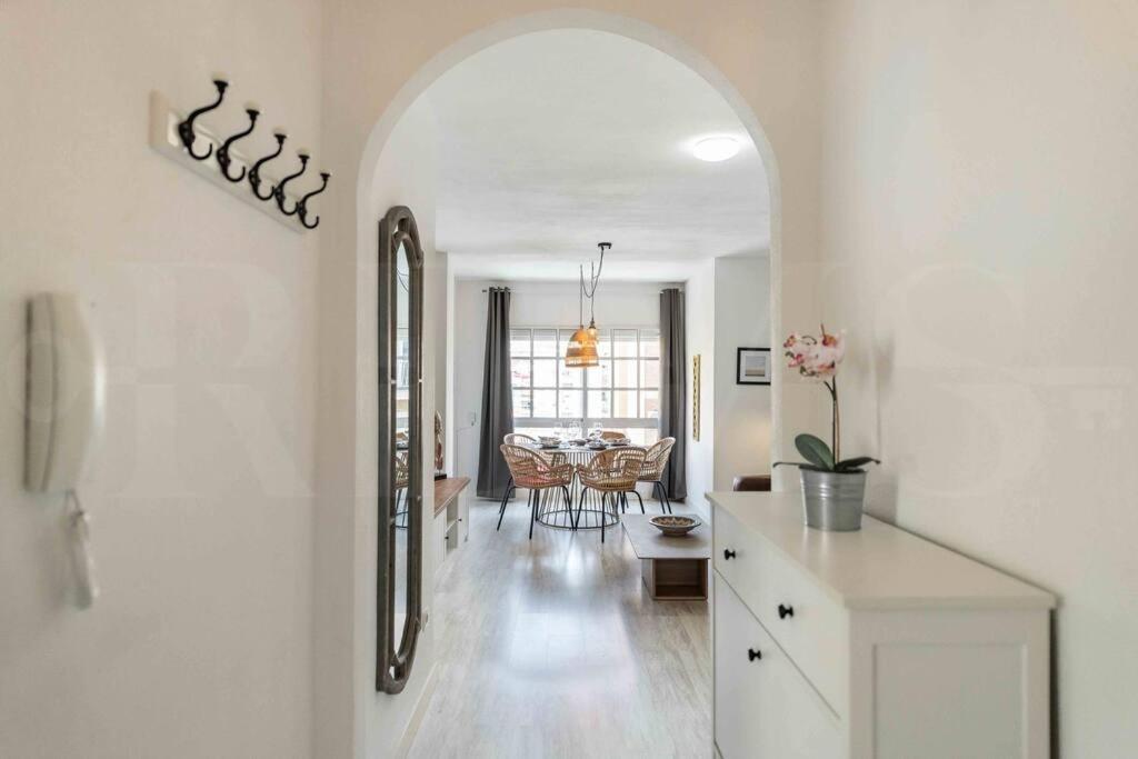Spacious & Authentic Apartment By Rems Малага Екстериор снимка