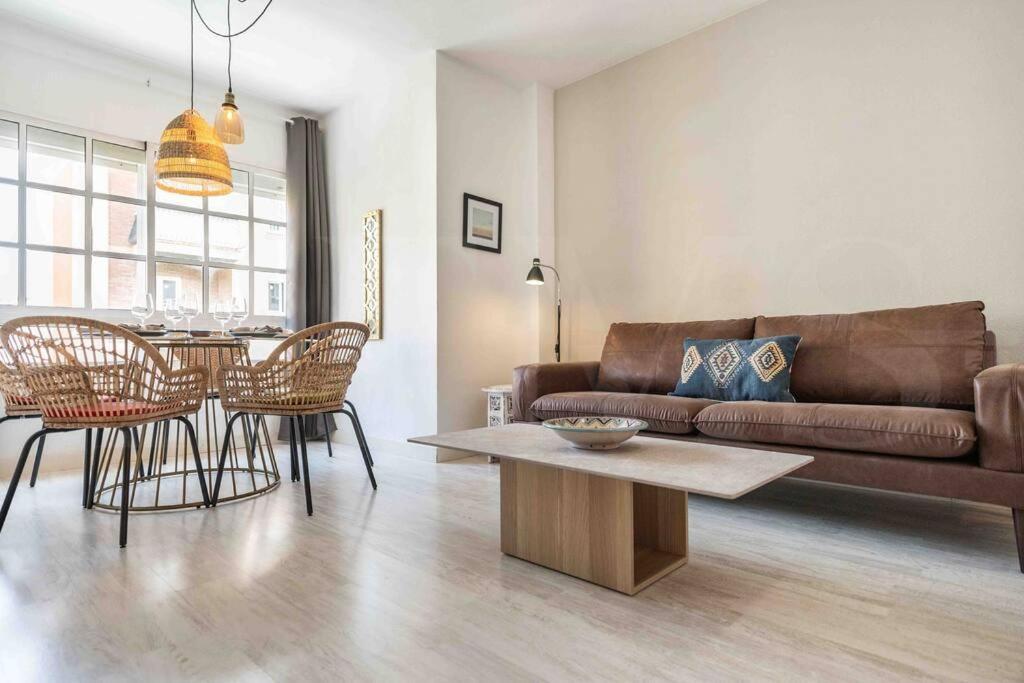 Spacious & Authentic Apartment By Rems Малага Екстериор снимка