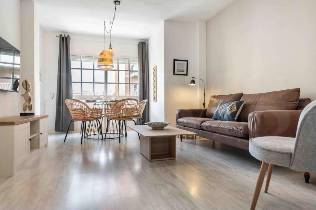 Spacious & Authentic Apartment By Rems Малага Екстериор снимка