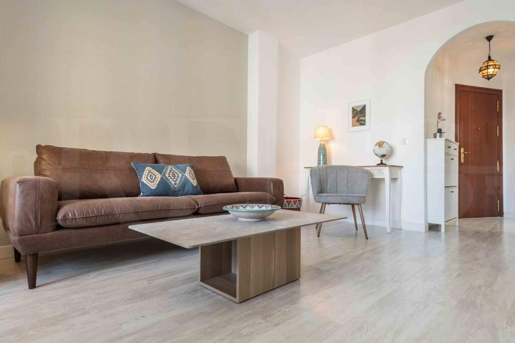 Spacious & Authentic Apartment By Rems Малага Екстериор снимка