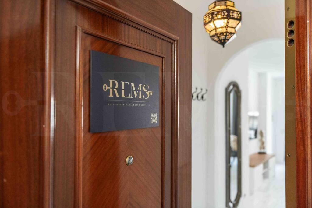 Spacious & Authentic Apartment By Rems Малага Екстериор снимка